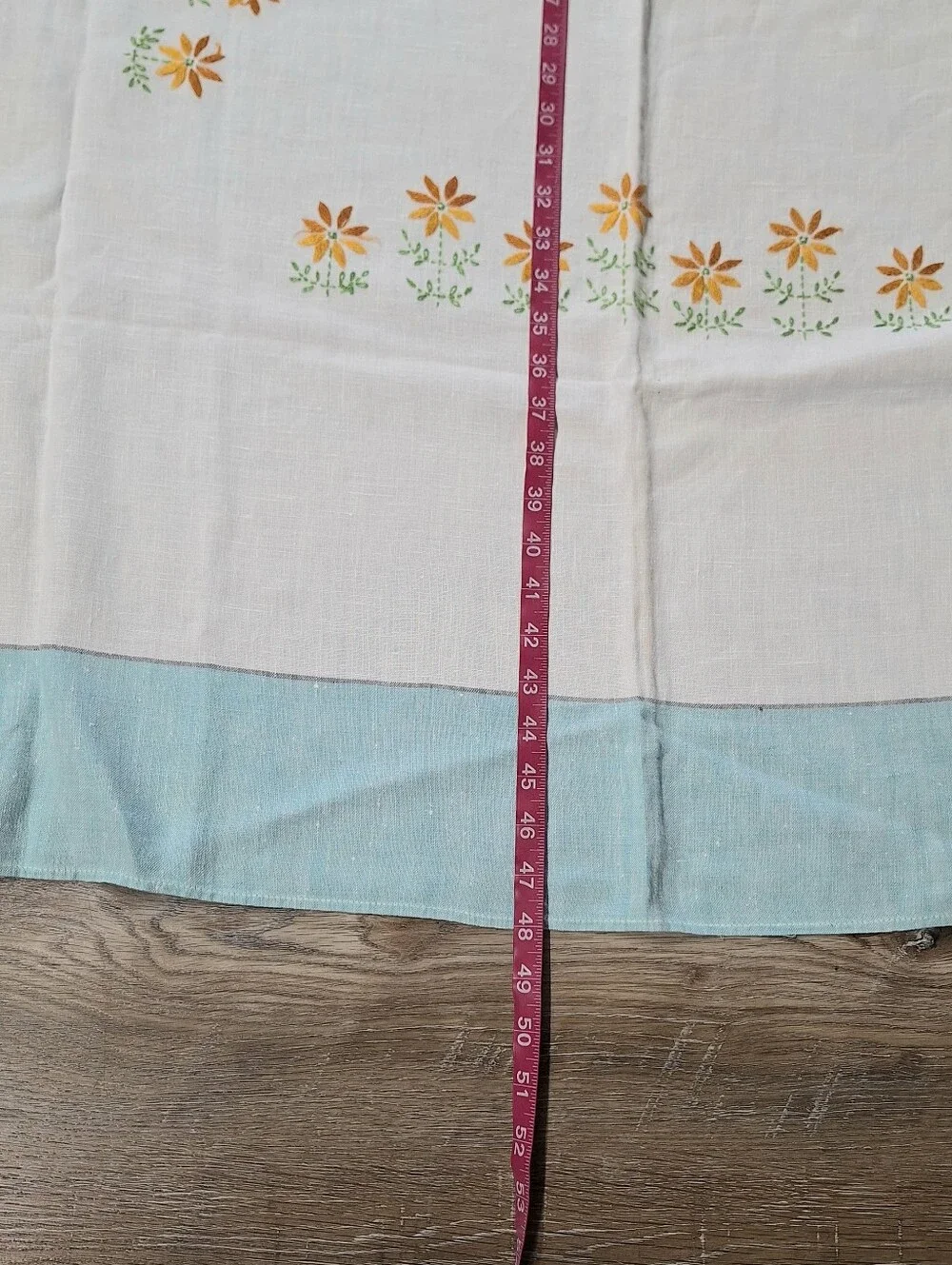 Vintage 30s-40s Embroidered Linen Daisy Tablecloth & Napkin Set